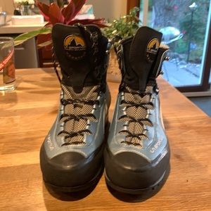 Never worn, La Sportiva Alpine hiking boots.